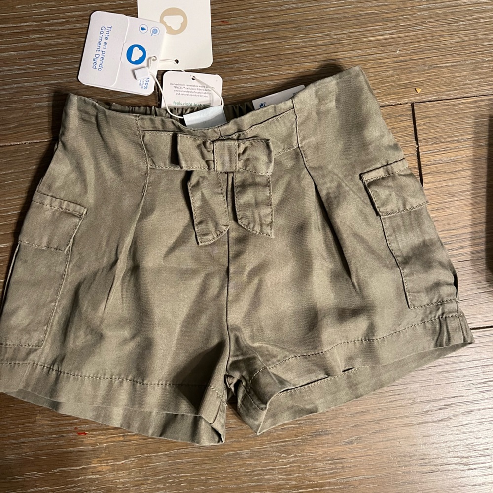 Mayoral girls shorts 18 mo. Green.